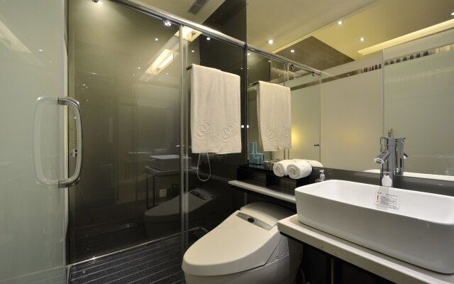 Amici Hotel Six Star Hostel