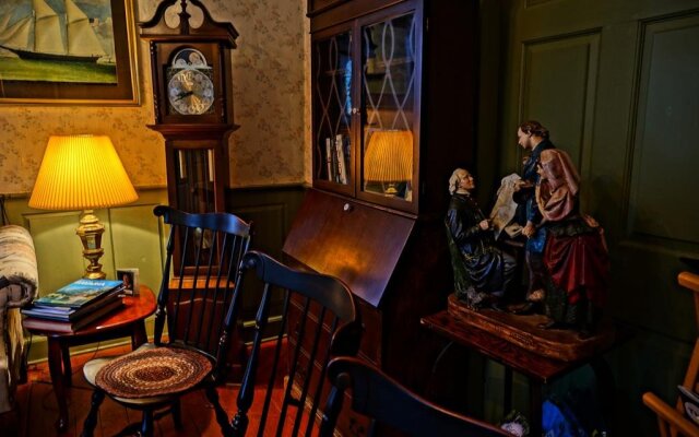 Brownstone Colonial Inn