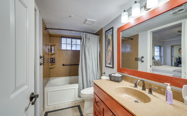 Walk to Park: Scottsdale Condo w/ Community Pool!