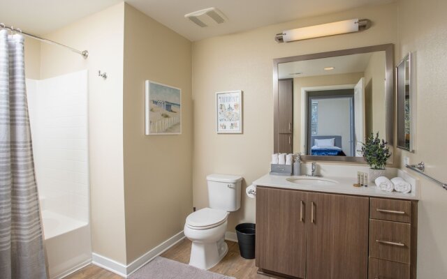 Irvine Deluxe Design Suites by A