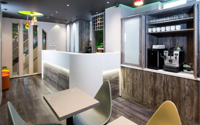 London Court Hotel