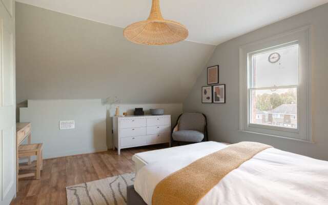 The Streatham Common - Modern & Bright 2BDR Apartment