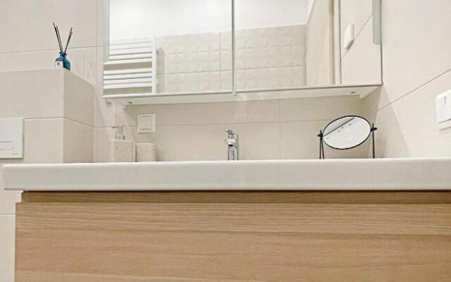 Comfortable 1 BD Old Town Apartment by Hostlovers