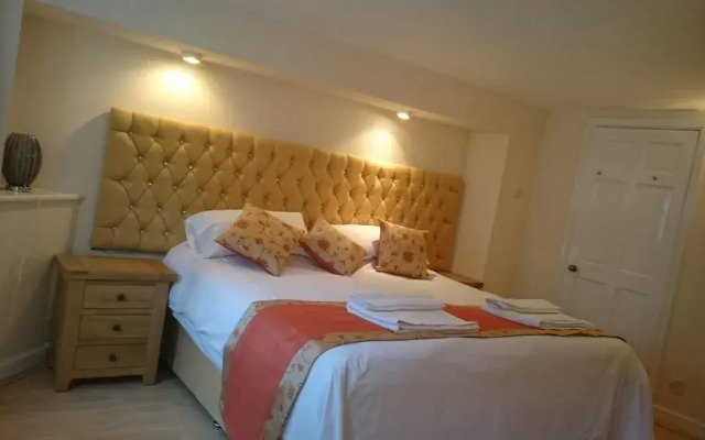Mayville House Apartment