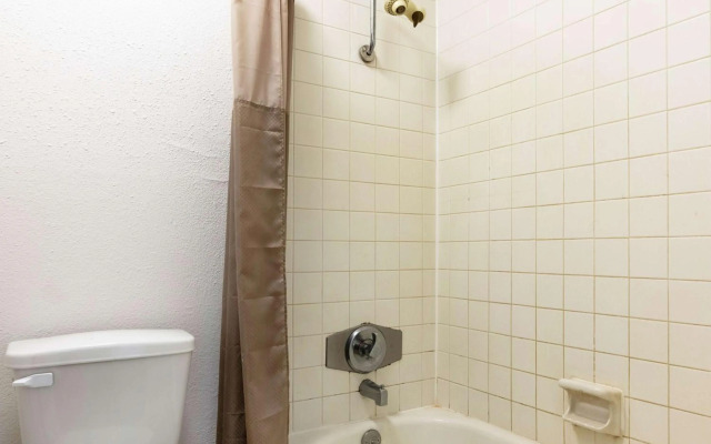 Motel 6 Alexandria, LA - South