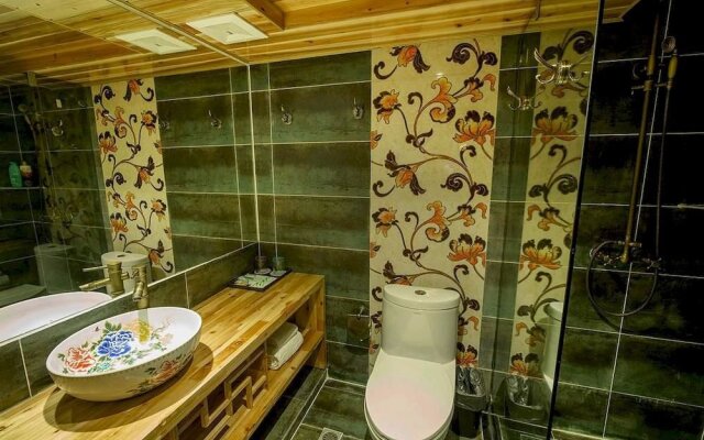 Xijiang Huayin Holiday Hotel