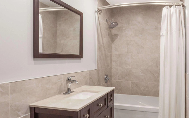 Knights Inn - Kingston ON