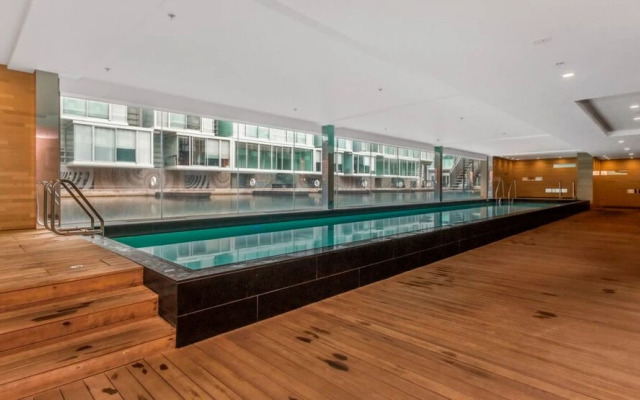 Viaduct Marina Executive -Parking & Pool