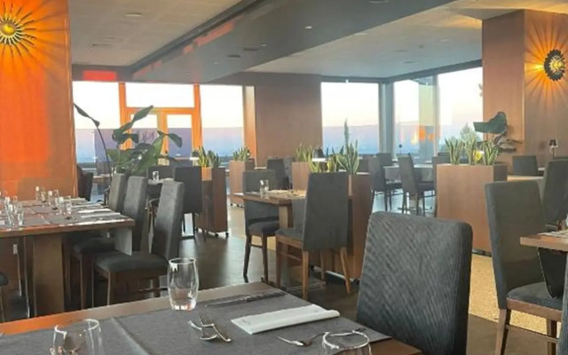 Отель Versatile