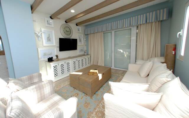 Limani Luxury Apartment Beachfront 1