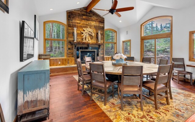 Majestic Lodge Retreat Amenities & Views