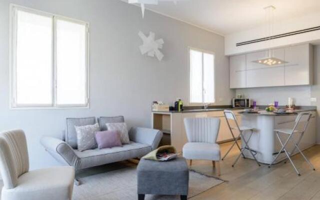 Italian design apartment in Rotchild /habima