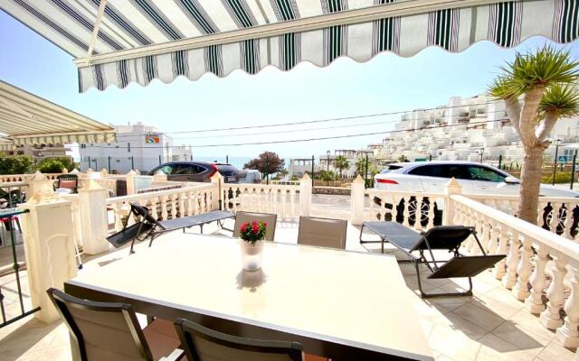 Beautiful Bungalow in front of the Beach with pool