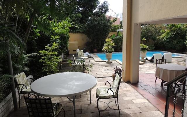 Chez Les Rois Guesthouse