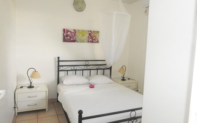 Bungalow With one Bedroom in Le Robert, With Shared Pool, Furnished Garden and Wifi
