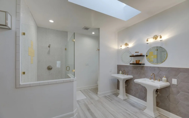 2 Mi to Downtown Austin: Family Home w/ Porch!
