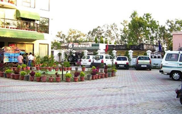 OYO 10072 Hotel Amrit Regency