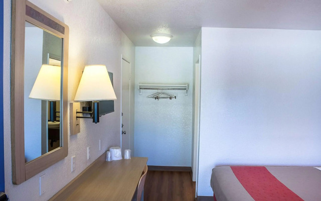 Motel 6 Ukiah, CA
