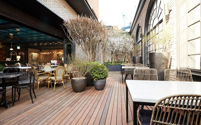 9 Brick Hotel