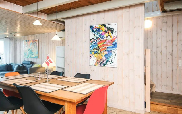 Riveting Holiday Home in Hemmet near Sea