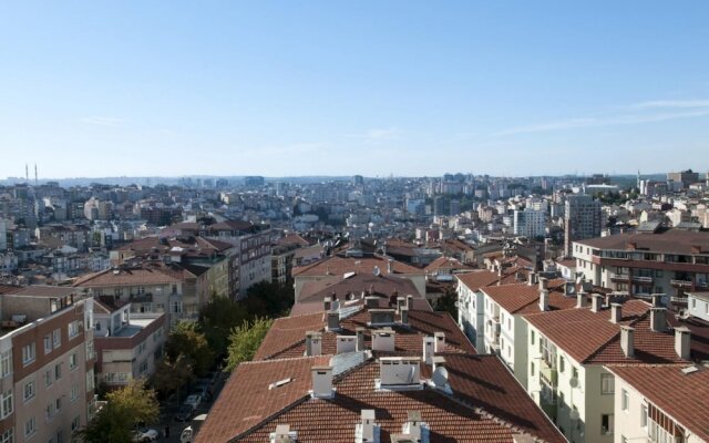 Central Flat With City View and Terrace in Sisli