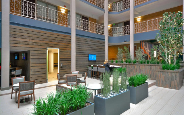 Embassy Suites by Hilton Denver Central Park
