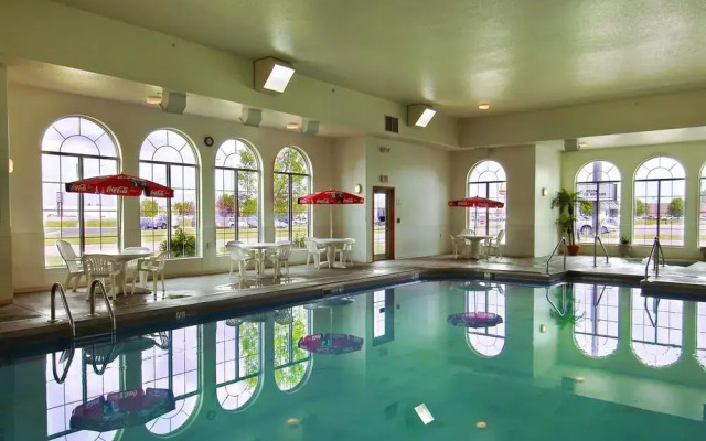 Travelodge and Suites Fargo/Moorhead