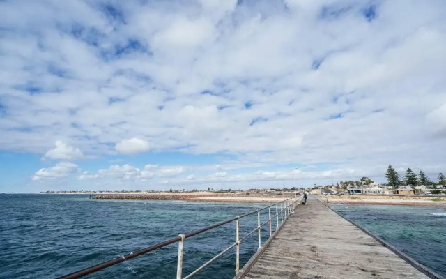 La Bella Vita-beachfront Living - Lift - Sunset Views