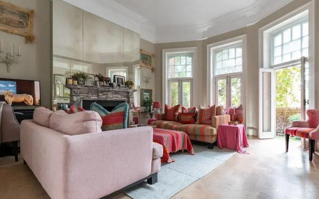 Chelsea Embankment III by Onefinestay