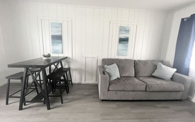 Anchor Bay Inn and Suites