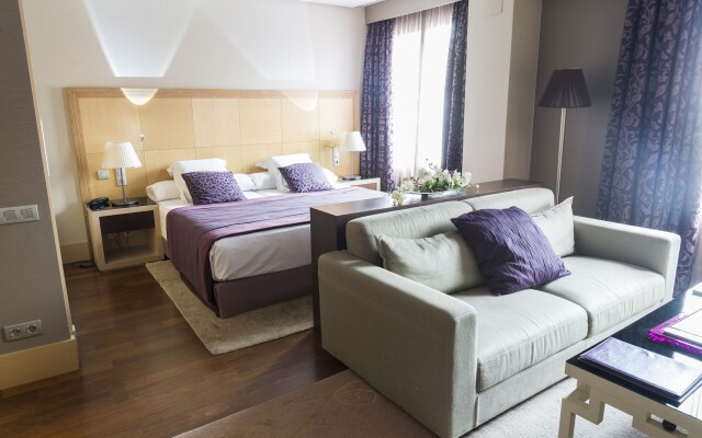 Отель Nexus Valladolid Suites & Hotel