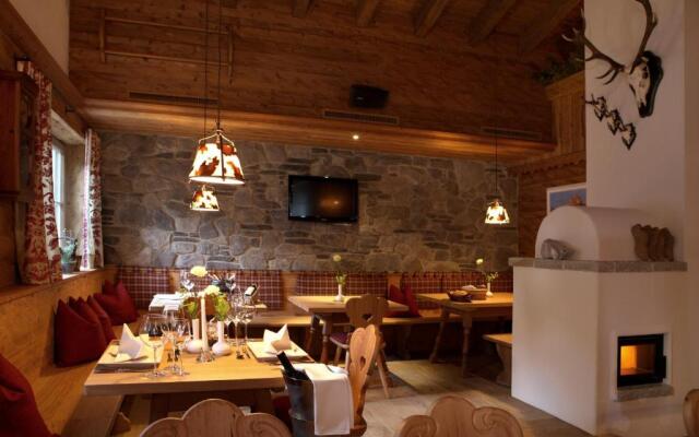 Alpendorf Anno Dazumal & Dorfgasthaus Ratschkathl