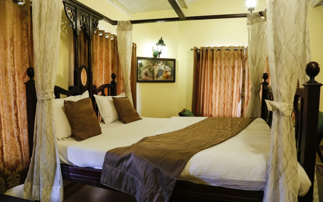 The Colonial Manek Manor