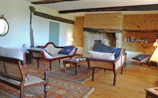 A Spacious And Beautifully Restored Rural Farmhouse with Private Pool