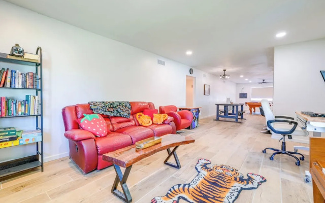 Fire Pit & Games: Family-friendly Retreat in Mesa!