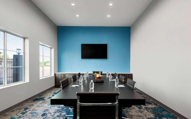 La Quinta Inn & Suites by Wyndham Gonzales LA