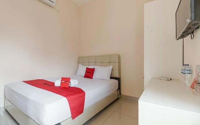 RedDoorz near Sriwijaya University Palembang 2