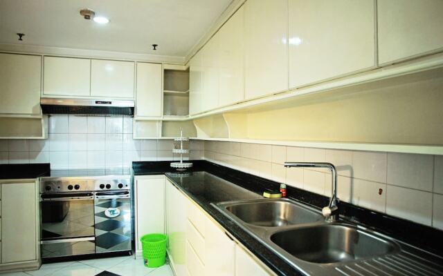 Classic Brawijaya Apartment with Pool View