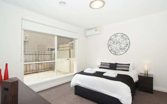 Smart Caulfield Townhouse