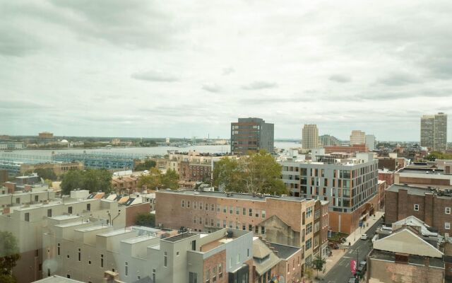 Designer, Spacious 1BD in Historic District