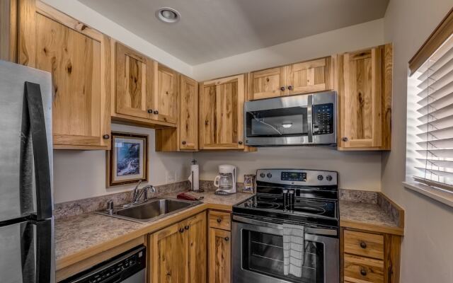 HiWay 40 Grill and Lodge