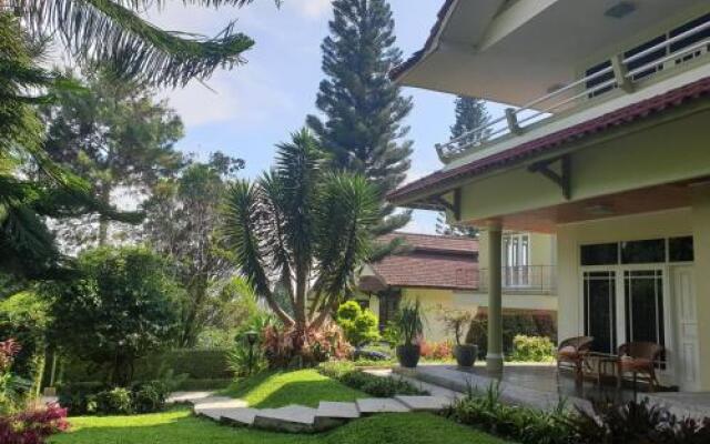 Villa Bougenvile Lembang Asri