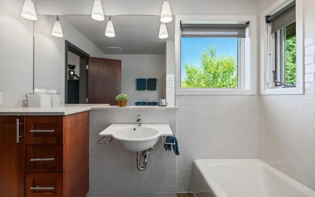 Blackhawk 2817 4 Bedroom Townhouse by RedAwning