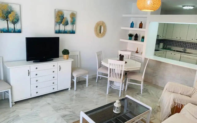 Amplio apartamento junto al mar