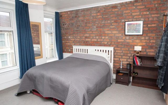 Spacious 2 Bedroom Property in Bristol