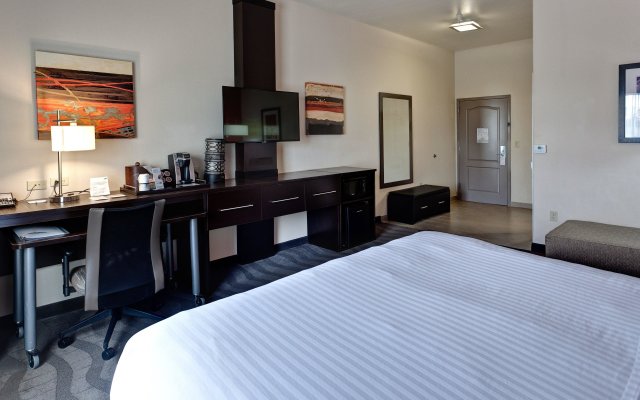 Holiday Inn Express & Suites Wichita Northwest, an IHG Hotel
