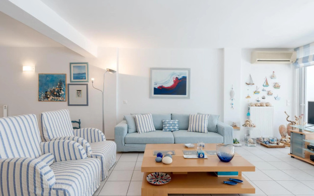 Beachfront Modern Apartment