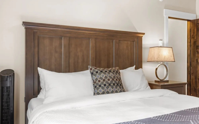 The Yellowstone Hideaway Unit B