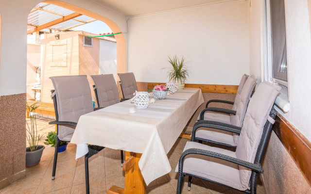 Apartment Jelena 50m From The Beach