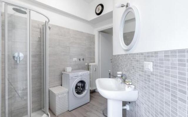 Piazza De Angeli M1 Comfortable Flat with Balcony
